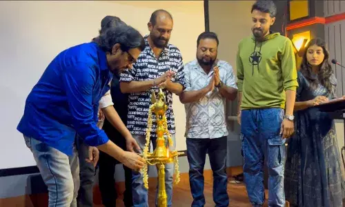 മാറ്റ്വാഗ് പ്രൊഡക്ഷൻസിൻ്റെ ബാനറിൽ ഹരിനാരായണൻ സംവിധാനം ചെയ്യുന്ന പുതിയ സിനിമയുടെ ടൈറ്റിൽ ലോഞ്ച് നടന്നു. മാറ്റ്വാഗ് പ്രൊഡക്ഷൻസിൻ്റെ ബാനറിൽ ഹരിനാരായണൻ സംവിധാനം ചെയ്യുന്ന പുതിയ സിനിമയുടെ ടൈറ്റിൽ ലോഞ്ച് നടന്നു.