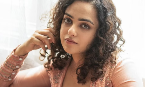 സഹപ്രവര്‍ത്തകനെ വേദിയില്‍വെച്ച് അപമാനിച്ചു ;  ജീവിതത്തിലും താരം അഭിനയിക്കുകയാണ്: നിത്യ മെനോനെതിരെ രൂക്ഷ വിമർശനം