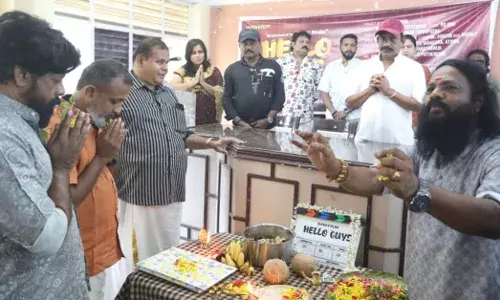 ഹലോ ഗയ്സ് പൂജ കഴിഞ്ഞു. ചിത്രീകരണം ആരംഭിക്കുന്നു. ഹലോ ഗയ്സ് പൂജ കഴിഞ്ഞു. ചിത്രീകരണം ആരംഭിക്കുന്നു.