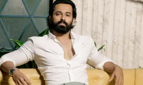 പ്രൊഫഷണല്‍ ജീവിതത്തിന്‍റെ സമ്മര്‍ദ്ദങ്ങള്‍ക്കിടെ സംഘടനയിലെ ഉത്തരവാദിത്തം പ്രയാസകരം : അമ്മ ട്രഷറർ സ്ഥാനം ഒഴിഞ്ഞു ഉണ്ണിമുകുന്ദൻ