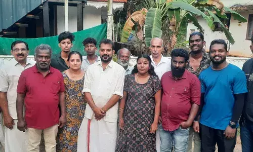 എലിക്കുളം ജയകുമാറിന്റെ മരുന്ന്  പൂർത്തിയായി. എലിക്കുളം ജയകുമാറിന്റെ മരുന്ന്  പൂർത്തിയായി.