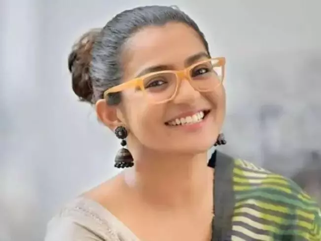 പ്രണയത്തെക്കുറിച്ച് തുറന്ന് പറഞ്ഞ് പാർവ്വതി തിരുവോത്ത് പ്രണയത്തെക്കുറിച്ച് തുറന്ന് പറഞ്ഞ് പാർവ്വതി തിരുവോത്ത്