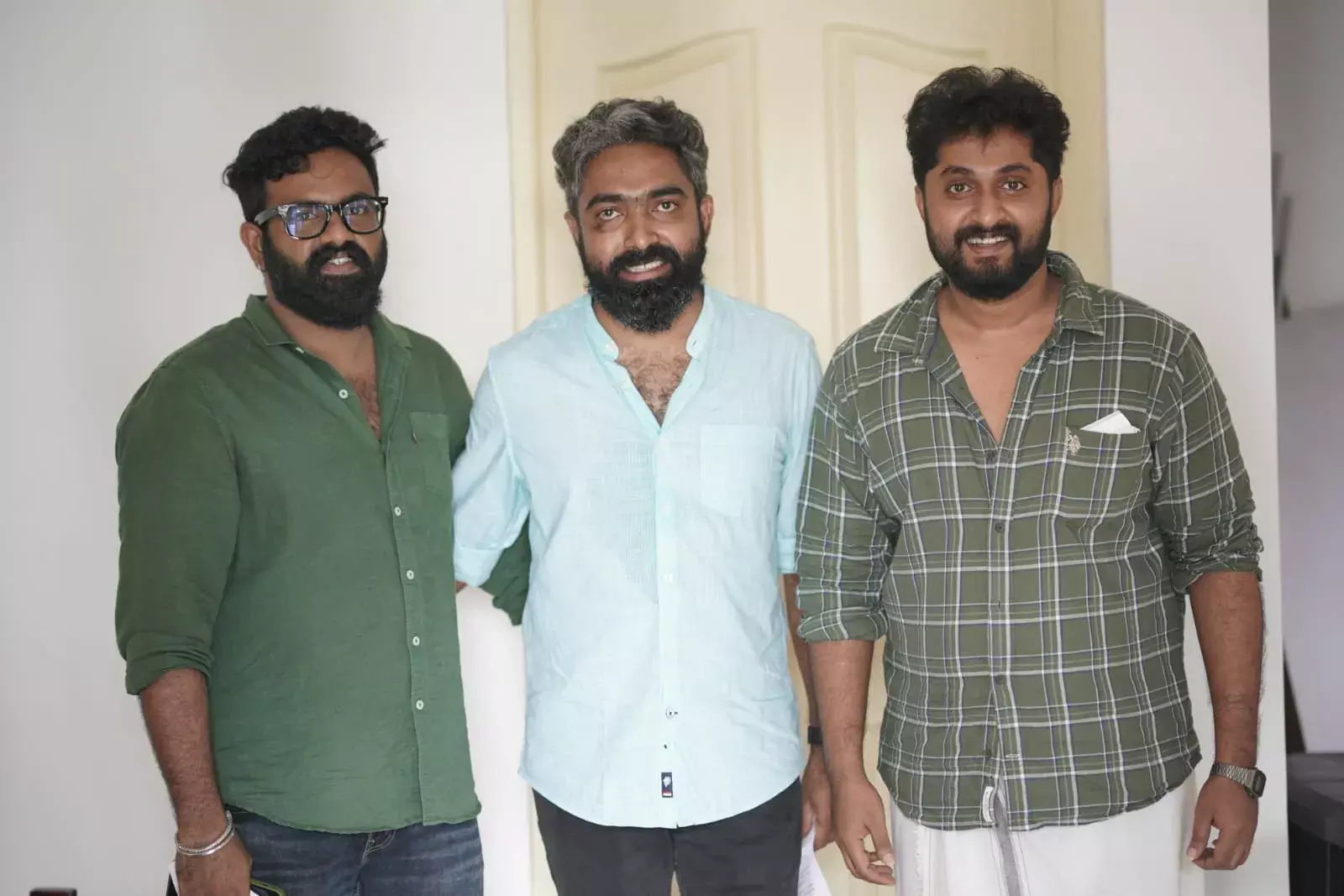 ധ്യാൻ ശ്രീനിവാസൻ തിരക്കഥ രചിക്കുന്ന ആപ് കൈസേ ഹോ  ഫെബ്രുവരി ഇരുപത്തിയെട്ടിന്.