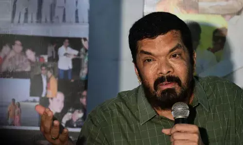 സമുദായങ്ങള് തമ്മില് സ്പര്ധ വളര്ത്തുംവിധമുള്ള പരാമര്ശം; തെലുങ്ക് നടൻ ജാമ്യമില്ലാ വകുപ്പുകള് പ്രകാരം അറസ്റ്റിൽ സമുദായങ്ങള് തമ്മില് സ്പര്ധ വളര്ത്തുംവിധമുള്ള പരാമര്ശം; തെലുങ്ക് നടൻ ജാമ്യമില്ലാ വകുപ്പുകള് പ്രകാരം അറസ്റ്റിൽ