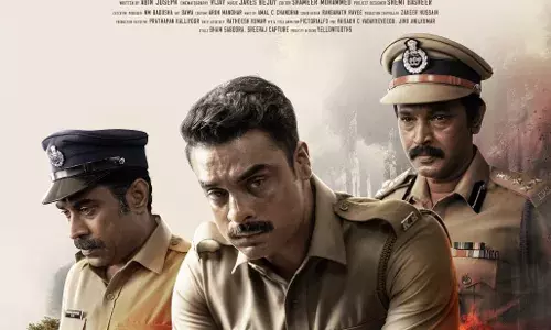 നരിവേട്ടയിലെ മൂന്നു പ്രധാന കഥാപാത്രങ്ങളും ഒറ്റ പോസ്റ്ററിൽ നരിവേട്ടയിലെ മൂന്നു പ്രധാന കഥാപാത്രങ്ങളും ഒറ്റ പോസ്റ്ററിൽ