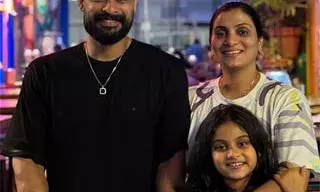 തായ്‌ലൻഡിൽ കുടുംബസമേതം അവധിക്കാലം ആഘോഷിച്ച് ടോവിനോ തോമസ്