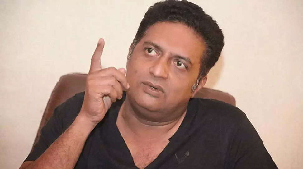 കുറ്റകൃത്യം ചെയ്തവരോട് ഒരുപക്ഷേ ക്ഷമിച്ചേക്കാം, പക്ഷേ നിശ്ശബ്ദത പാലിച്ചവരോട് ഒരിക്കലും ക്ഷമിക്കില്ല: പ്രകാശ് രാജ് കുറ്റകൃത്യം ചെയ്തവരോട് ഒരുപക്ഷേ ക്ഷമിച്ചേക്കാം, പക്ഷേ നിശ്ശബ്ദത പാലിച്ചവരോട് ഒരിക്കലും ക്ഷമിക്കില്ല: പ്രകാശ് രാജ്