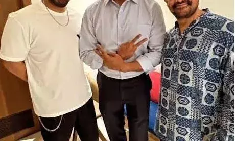 അമീർഖാനെ സന്ദർശിച്ച് അല്ലു അർജുൻ. ഇരുവരും ഒന്നിച്ച് ഒരു പാൻ ഇന്ത്യൻ ചിത്രം ഉണ്ടാകുമെന്ന് ആരാധകർ അമീർഖാനെ സന്ദർശിച്ച് അല്ലു അർജുൻ. ഇരുവരും ഒന്നിച്ച് ഒരു പാൻ ഇന്ത്യൻ ചിത്രം ഉണ്ടാകുമെന്ന് ആരാധകർ