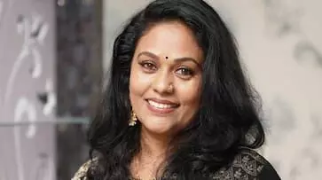 ഇപ്പോഴും കാൻസർ ബാധിതയായ ഒരു പെൺകുട്ടിയെ സംരക്ഷിക്കുന്നുണ്ട്: സീമ ജി നായർ ഇപ്പോഴും കാൻസർ ബാധിതയായ ഒരു പെൺകുട്ടിയെ സംരക്ഷിക്കുന്നുണ്ട്: സീമ ജി നായർ