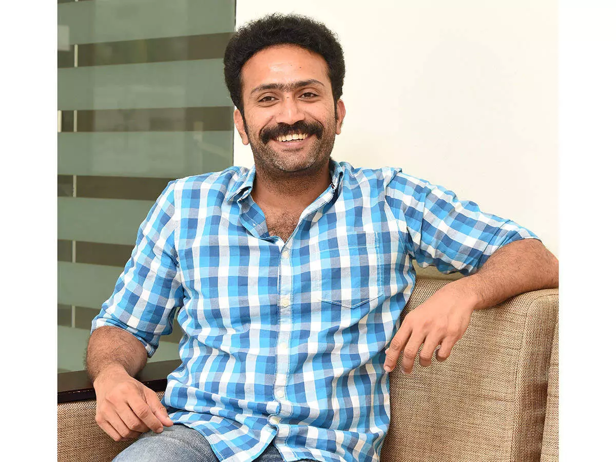 തന്റെ പുകവലി കുടുംബത്തിൽ ആസ്വസ്ഥകൾക്ക് കാരണമായി എന്ന് തുറന്ന് പറഞ്ഞ് ഷൈൻ ടോം ചാക്കോ തന്റെ പുകവലി കുടുംബത്തിൽ ആസ്വസ്ഥകൾക്ക് കാരണമായി എന്ന് തുറന്ന് പറഞ്ഞ് ഷൈൻ ടോം ചാക്കോ