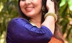 ഷൂട്ടിങ്ങിനിടെ നടിയുടെ സാരി തുമ്പിൽ തീ പിടിച്ച് അപകടം  സഹപ്രവർത്തകന്റെ ഇടപെടൽ രക്ഷയായി ഷൂട്ടിങ്ങിനിടെ നടിയുടെ സാരി തുമ്പിൽ തീ പിടിച്ച് അപകടം  സഹപ്രവർത്തകന്റെ ഇടപെടൽ രക്ഷയായി