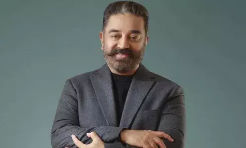 കന്നഡ ഭാഷാ വിവാദം : കമൽ ഹാസന്റെ ചിത്രത്തിന് തീ കൊളുത്തി യുവാവ് കന്നഡ ഭാഷാ വിവാദം : കമൽ ഹാസന്റെ ചിത്രത്തിന് തീ കൊളുത്തി യുവാവ്