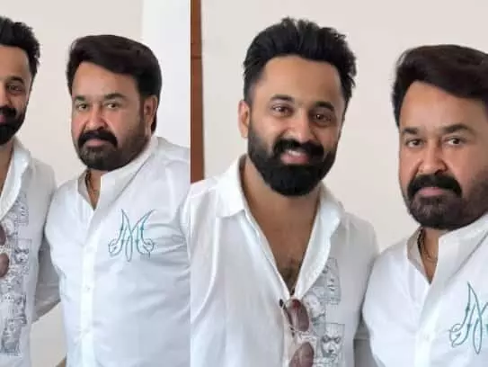 എൽ ഫോർ ലവ്: മോഹൻലാലിനൊപ്പമുള്ള പുതിയ ചിത്രം പങ്കുവച്ച് ഉണ്ണി മുകുന്ദൻ എൽ ഫോർ ലവ്: മോഹൻലാലിനൊപ്പമുള്ള പുതിയ ചിത്രം പങ്കുവച്ച് ഉണ്ണി മുകുന്ദൻ
