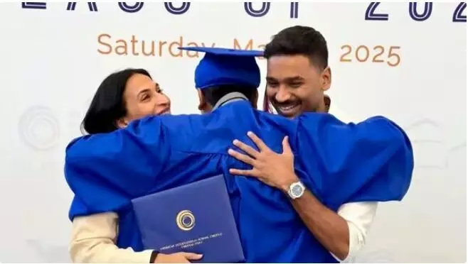 മകന്റെ ഗ്രാജുവേഷൻ ചടങ്ങിൽ ഐശ്വര്യക്കൊപ്പമുള്ള ചിത്രങ്ങൾ പങ്കുവച്ച് ധനുഷ് വിവാഹമോചനം ഒന്നിച്ചുള്ള ചിത്രം പങ്ക് വക്കുന്നത് ഇതാദ്യം മകന്റെ ഗ്രാജുവേഷൻ ചടങ്ങിൽ ഐശ്വര്യക്കൊപ്പമുള്ള ചിത്രങ്ങൾ പങ്കുവച്ച് ധനുഷ് വിവാഹമോചനം ഒന്നിച്ചുള്ള ചിത്രം പങ്ക് വക്കുന്നത് ഇതാദ്യം