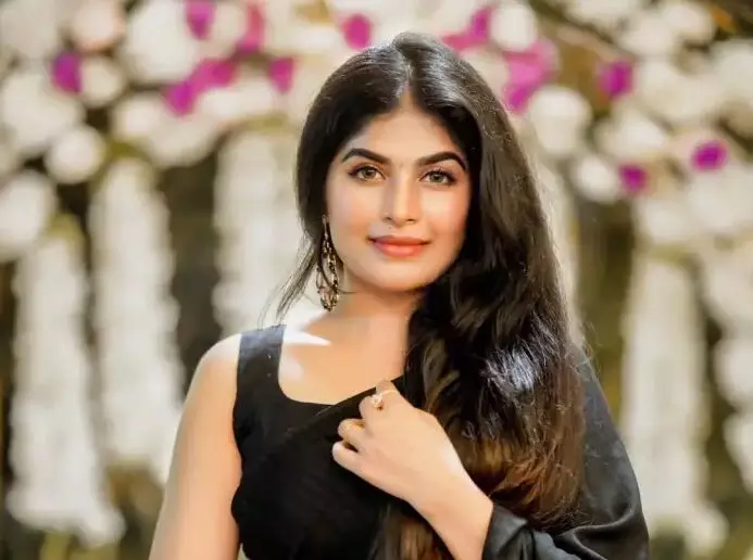 കഥാപാത്രത്തിന്റെ കുട്ടിത്തത്തിന് വേണ്ടി ഇൻസ്റ്റാഗ്രാം ഒരു വർഷത്തേക്ക് ഡിആക്റ്റിവേറ്റ് ചെയ്യാൻ പറഞ്ഞു പ്രിൻസ് ആൻഡ് ദി ഫാമിലിനായിക റാനിയ റാണ പറയുന്നു കഥാപാത്രത്തിന്റെ കുട്ടിത്തത്തിന് വേണ്ടി ഇൻസ്റ്റാഗ്രാം ഒരു വർഷത്തേക്ക് ഡിആക്റ്റിവേറ്റ് ചെയ്യാൻ പറഞ്ഞു പ്രിൻസ് ആൻഡ് ദി ഫാമിലിനായിക റാനിയ റാണ പറയുന്നു