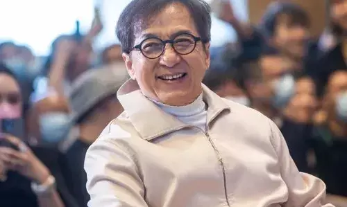 തന്റെ പിതാവ് ഒരു ചാരനായിരുന്നു. വെളിപ്പെടുത്തലുമായി ജാക്കി ചാൻ