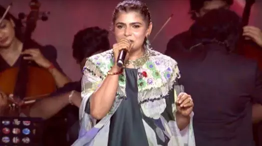 7 വർഷം നിശബ്ദമാക്കിയ ശബ്ദം നെഞ്ചിലേറ്റി ആരാധകർ   വിലക്കിനെതിരെ ചോദ്യങ്ങൾ മുറുകുന്നു