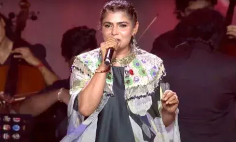 7 വർഷം നിശബ്ദമാക്കിയ ശബ്ദം നെഞ്ചിലേറ്റി ആരാധകർ   വിലക്കിനെതിരെ ചോദ്യങ്ങൾ മുറുകുന്നു