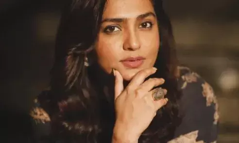 വലിയ ധൃതിയൊന്നും ഇല്ല, റിപ്പോർട്ട് സമർപ്പിച്ചിട്ട് അഞ്ചര വർഷമല്ലേ ആയിട്ടുള്ളൂ?  മുഖ്യമന്ത്രിക്കെതിരെ വിമർശനം ഉന്നയിച്ച് പാർവതി