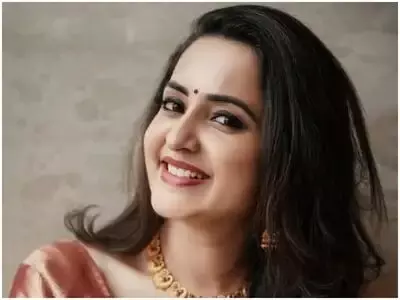 നിങ്ങൾ ഒരു പുരുഷനോട് ഒരു നല്ല സ്ത്രീ എങ്ങനായിരിക്കണം എന്ന് ചോദിച്ചു നോക്കു. അപ്പോൾ അയാൾ ഒരു നല്ല വേലക്കാരിയുടെ ഗുണങ്ങൾ വിവരിക്കും: ഭാമ നിങ്ങൾ ഒരു പുരുഷനോട് ഒരു നല്ല സ്ത്രീ എങ്ങനായിരിക്കണം എന്ന് ചോദിച്ചു നോക്കു. അപ്പോൾ അയാൾ ഒരു നല്ല വേലക്കാരിയുടെ ഗുണങ്ങൾ വിവരിക്കും: ഭാമ