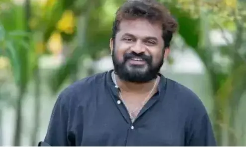 തുടരും സിനിമയിലെ ഏറ്റവും കോംപ്ലക്സ് ആയ കഥാപാത്രം ചെയ്തത് മോഹൻലാലോ പ്രകാശവർമ്മയോ അല്ല: തരുൺ മൂർത്തി തുടരും സിനിമയിലെ ഏറ്റവും കോംപ്ലക്സ് ആയ കഥാപാത്രം ചെയ്തത് മോഹൻലാലോ പ്രകാശവർമ്മയോ അല്ല: തരുൺ മൂർത്തി