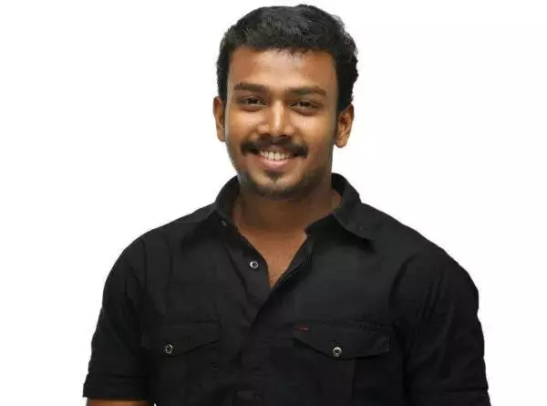പാല്ക്കാരനായിട്ടെങ്കിലും ഒരു വേഷം തരണം, അവസാനം അത് തന്നെ തന്നു: ഭഗത് മാനുവൽ പറയുന്നു പാല്ക്കാരനായിട്ടെങ്കിലും ഒരു വേഷം തരണം, അവസാനം അത് തന്നെ തന്നു: ഭഗത് മാനുവൽ പറയുന്നു