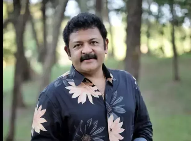 ഒരു ചെറിയ പെൺകുട്ടി ബിസിനസ് തുടങ്ങി. പണം തട്ടിക്കൊണ്ട് പോകുമ്പോഴുള്ള വേദന ബിസിനസ് ചെയ്തവർക്ക് മാത്രമെ അറിയൂ: കൃഷ്ണ കുമാർ ഒരു ചെറിയ പെൺകുട്ടി ബിസിനസ് തുടങ്ങി. പണം തട്ടിക്കൊണ്ട് പോകുമ്പോഴുള്ള വേദന ബിസിനസ് ചെയ്തവർക്ക് മാത്രമെ അറിയൂ: കൃഷ്ണ കുമാർ