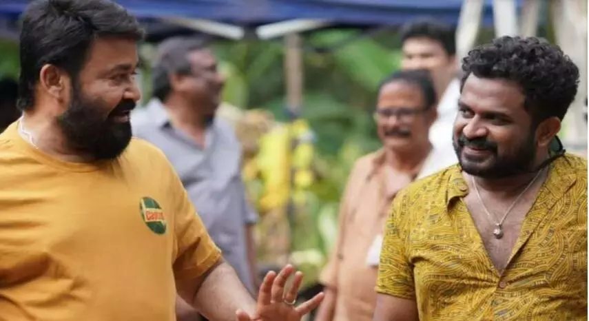 എന്തിനാണ് ഷർട്ട് ഇടാതെ അഭിനയിക്കുന്നതെന്ന മോഹൻ ലാലിൻറെ ചോദ്യം. അവസാനം കൺവിൻസ് ചെയ്ത് തരുൺ മൂർത്തി എന്തിനാണ് ഷർട്ട് ഇടാതെ അഭിനയിക്കുന്നതെന്ന മോഹൻ ലാലിൻറെ ചോദ്യം. അവസാനം കൺവിൻസ് ചെയ്ത് തരുൺ മൂർത്തി