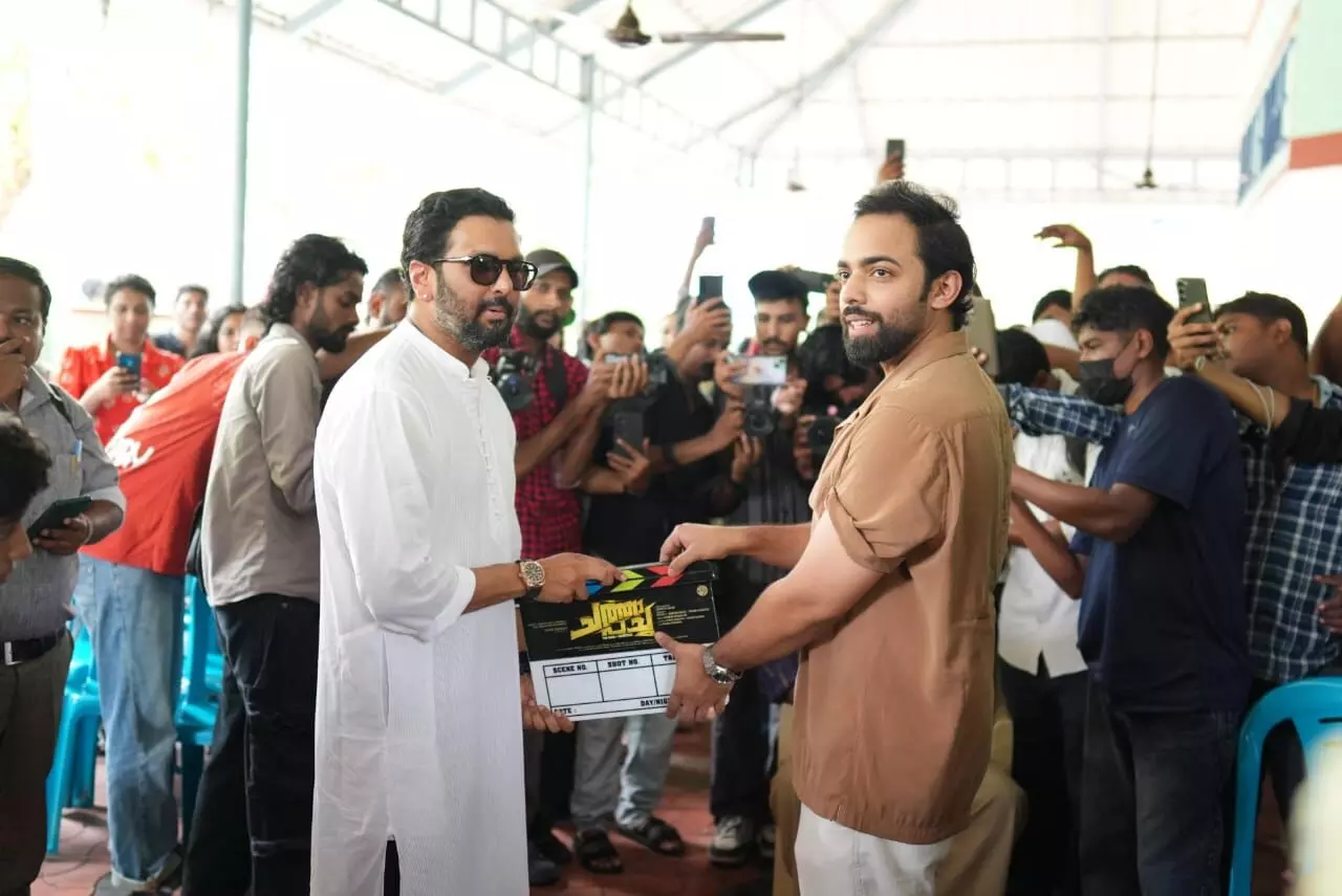 മലയാളത്തിൽ ഇതാദ്യം.. അണ്ടർഗ്രൗണ്ട് റസ് ലിംഗ് പശ്ചാത്തലത്തിലൊരുങ്ങുന്ന ചത്ത പച്ച ഷൂട്ടിംഗ് ആരംഭിച്ചു. മലയാളത്തിൽ ഇതാദ്യം.. അണ്ടർഗ്രൗണ്ട് റസ് ലിംഗ് പശ്ചാത്തലത്തിലൊരുങ്ങുന്ന ചത്ത പച്ച ഷൂട്ടിംഗ് ആരംഭിച്ചു.