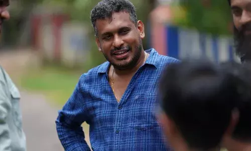 നൈസ് പടം! ഭാവിയില് കള്ട്ട് സ്റ്റാറ്റസ് ലഭിക്കും; മൂണ്വാക്കിനെ പ്രശംസിച്ച് സൂപ്പര് ഹിറ്റുകള് ഒരുക്കിയ  ഗിരീഷ് എ.ഡി നൈസ് പടം! ഭാവിയില് കള്ട്ട് സ്റ്റാറ്റസ് ലഭിക്കും; മൂണ്വാക്കിനെ പ്രശംസിച്ച് സൂപ്പര് ഹിറ്റുകള് ഒരുക്കിയ  ഗിരീഷ് എ.ഡി