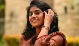 മലയാളം ശരിക്ക് അറിയാത്തതിനാൽ ചിത്രത്തിൽ നിന്നും പറഞ്ഞു വിട്ടു: നിമിഷ സജയൻ മലയാളം ശരിക്ക് അറിയാത്തതിനാൽ ചിത്രത്തിൽ നിന്നും പറഞ്ഞു വിട്ടു: നിമിഷ സജയൻ