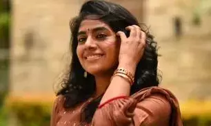 മലയാളം ശരിക്ക് അറിയാത്തതിനാൽ ചിത്രത്തിൽ നിന്നും പറഞ്ഞു വിട്ടു: നിമിഷ സജയൻ മലയാളം ശരിക്ക് അറിയാത്തതിനാൽ ചിത്രത്തിൽ നിന്നും പറഞ്ഞു വിട്ടു: നിമിഷ സജയൻ