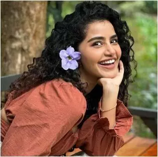 ട്രോളിക്കോളൂ, പക്ഷേ കൊല്ലരുത്: മലയാളത്തിൽ നിന്ന് മാറ്റിനിർത്തപ്പെട്ടതിനെ പറ്റി തുറന്ന് പറഞ്ഞ് അനുപമ പരമേശ്വരൻ ട്രോളിക്കോളൂ, പക്ഷേ കൊല്ലരുത്: മലയാളത്തിൽ നിന്ന് മാറ്റിനിർത്തപ്പെട്ടതിനെ പറ്റി തുറന്ന് പറഞ്ഞ് അനുപമ പരമേശ്വരൻ