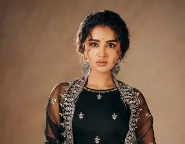 ആ വാശിയിലും വിഷമത്തിലും മുറിയില് അടച്ചിരിക്കാൻ തയ്യാറല്ലാത്തതുകൊണ്ടാണ് ആ സിനിമകൾ ചെയ്തത്:- അനുപമ പരമേശ്വരൻ ആ വാശിയിലും വിഷമത്തിലും മുറിയില് അടച്ചിരിക്കാൻ തയ്യാറല്ലാത്തതുകൊണ്ടാണ് ആ സിനിമകൾ ചെയ്തത്:- അനുപമ പരമേശ്വരൻ