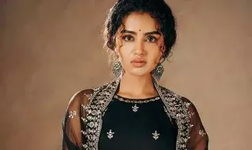 ആ വാശിയിലും വിഷമത്തിലും മുറിയില് അടച്ചിരിക്കാൻ തയ്യാറല്ലാത്തതുകൊണ്ടാണ് ആ സിനിമകൾ ചെയ്തത്:- അനുപമ പരമേശ്വരൻ ആ വാശിയിലും വിഷമത്തിലും മുറിയില് അടച്ചിരിക്കാൻ തയ്യാറല്ലാത്തതുകൊണ്ടാണ് ആ സിനിമകൾ ചെയ്തത്:- അനുപമ പരമേശ്വരൻ