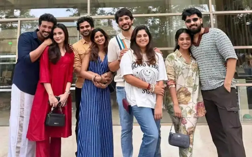 വർഷങ്ങളായി ഇത്രയധികം ചിരിച്ചിട്ടില്ല, നന്ദി കൂട്ടരെ: സോഷ്യൽ മീഡിയയിൽ വയറലായി താരജോഡികളുടെ സൗഹൃദം വർഷങ്ങളായി ഇത്രയധികം ചിരിച്ചിട്ടില്ല, നന്ദി കൂട്ടരെ: സോഷ്യൽ മീഡിയയിൽ വയറലായി താരജോഡികളുടെ സൗഹൃദം