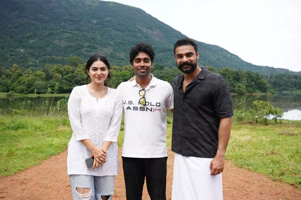 ഡിജോ ജോസ് ആന്റണി - ടൊവിനോ തോമസ് കൂട്ടുകെട്ടില് പള്ളിച്ചട്ടമ്പി ആരംഭിച്ചു ഡിജോ ജോസ് ആന്റണി - ടൊവിനോ തോമസ് കൂട്ടുകെട്ടില് പള്ളിച്ചട്ടമ്പി ആരംഭിച്ചു
