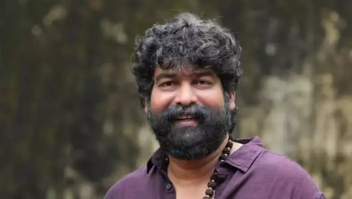 ‘താൻ ലിജോയുടെ ശത്രുവല്ല, പ്രതിഫലമല്ല തന്റെ വിഷയം’: ചുരുളി വിഷയത്തിൽ വീണ്ടും പ്രതികരിച്ച് ജോജു ജോർജ് ‘താൻ ലിജോയുടെ ശത്രുവല്ല, പ്രതിഫലമല്ല തന്റെ വിഷയം’: ചുരുളി വിഷയത്തിൽ വീണ്ടും പ്രതികരിച്ച് ജോജു ജോർജ്