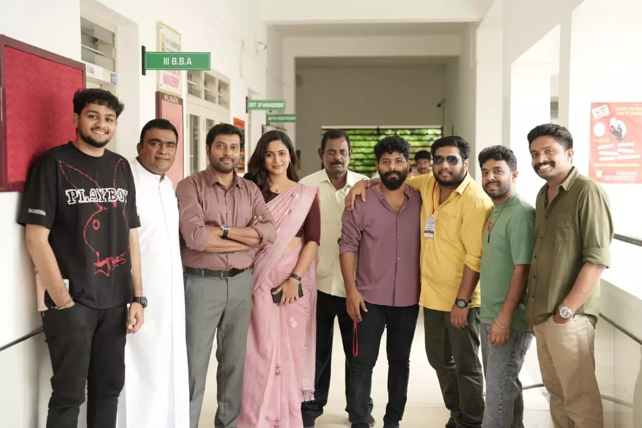 ജൂനിയര് ഷാജി കൈലാസും , ജൂനിയര് രണ്ജി പണിക്കരും ഒന്നിച്ച് ക്യാമറക്കുമുന്നില് ജൂനിയര് ഷാജി കൈലാസും , ജൂനിയര് രണ്ജി പണിക്കരും ഒന്നിച്ച് ക്യാമറക്കുമുന്നില്