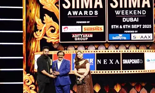 സൈമ അവാര്ഡ്സ് 2025: മാര്ക്കോയിലൂടെ മികച്ച നവാഗത നിര്മ്മാതാവിനുള്ള സൈമ പുരസ്കാരം സ്വന്തമാക്കി ക്യൂബ്സ് എന്റര്ടെയ്ന്മെന്റ്സ് സാരഥി ഷരീഫ് മുഹമ്മദ് സൈമ അവാര്ഡ്സ് 2025: മാര്ക്കോയിലൂടെ മികച്ച നവാഗത നിര്മ്മാതാവിനുള്ള സൈമ പുരസ്കാരം സ്വന്തമാക്കി ക്യൂബ്സ് എന്റര്ടെയ്ന്മെന്റ്സ് സാരഥി ഷരീഫ് മുഹമ്മദ്