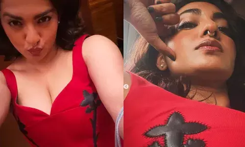 ചുവപ്പില് സുന്ദരിയായി പാര്വതി; കമന്റുകളുടെ പെരുമഴ! ചുവപ്പില് സുന്ദരിയായി പാര്വതി; കമന്റുകളുടെ പെരുമഴ!