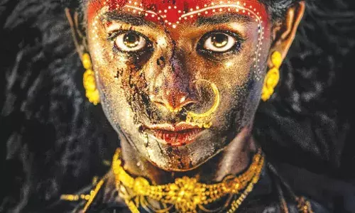 ഇന്ത്യന് വനിതാ സൂപ്പര് ഹീറോയുമായി പ്രശാന്ത് വര്മ്മ; മഹാകാളി യില് നായികയായി ഭൂമി ഷെട്ടി ഇന്ത്യന് വനിതാ സൂപ്പര് ഹീറോയുമായി പ്രശാന്ത് വര്മ്മ; മഹാകാളി യില് നായികയായി ഭൂമി ഷെട്ടി