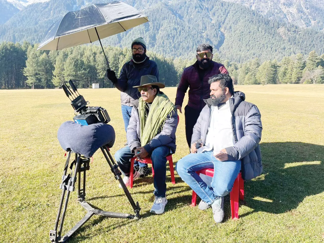 കശ്മീരിന്റെ മനോഹര ദ്യശ്യ ശോഭയില് മേജര് രവി ചിത്രം പഹല്ഗാം - ഓപ്പറേഷന് സിന്ദൂര് ചിത്രീകരണത്തിന്റെ ആദ്യഘട്ടം പൂര്ത്തിയായി കശ്മീരിന്റെ മനോഹര ദ്യശ്യ ശോഭയില് മേജര് രവി ചിത്രം പഹല്ഗാം - ഓപ്പറേഷന് സിന്ദൂര് ചിത്രീകരണത്തിന്റെ ആദ്യഘട്ടം പൂര്ത്തിയായി
