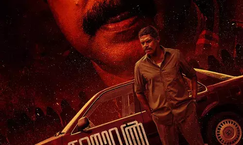 മമ്മുട്ടിയുടെ അഴിഞ്ഞാട്ടം പക്ഷേ കയ്യടി കൊണ്ട് പോയത് വിനായകൻ മമ്മുട്ടിയുടെ അഴിഞ്ഞാട്ടം പക്ഷേ കയ്യടി കൊണ്ട് പോയത് വിനായകൻ