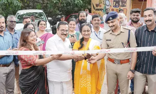 സിനിമാ ആവേശത്തിനൊപ്പം ജീവരക്ഷാ സന്ദേശവും; ശ്രദ്ധേയമായി സിനി ബ്ലഡ് സിനിമാ ആവേശത്തിനൊപ്പം ജീവരക്ഷാ സന്ദേശവും; ശ്രദ്ധേയമായി സിനി ബ്ലഡ്