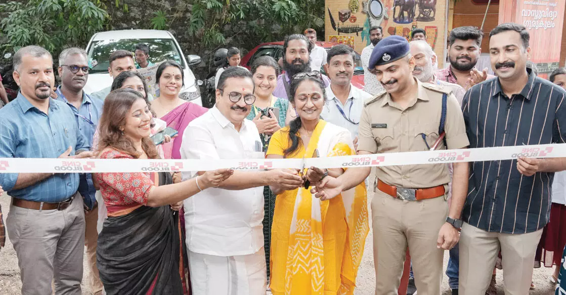 സിനിമാ ആവേശത്തിനൊപ്പം ജീവരക്ഷാ സന്ദേശവും; ശ്രദ്ധേയമായി സിനി ബ്ലഡ്
