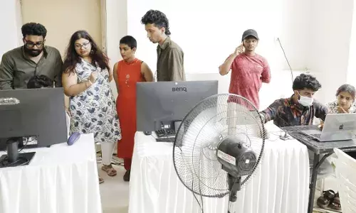 സമൂഹ മാധ്യമങ്ങളില് ഹിറ്റടിക്കാന് 12 അംഗ സംഘം സമൂഹ മാധ്യമങ്ങളില് ഹിറ്റടിക്കാന് 12 അംഗ സംഘം