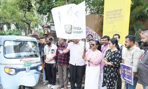 സിനിമ പ്രേമികള്ക്ക് സൗജന്യ യാത്രയുമായി കേരള സവാരിയുടെ സിനിമ സവാരി സിനിമ പ്രേമികള്ക്ക് സൗജന്യ യാത്രയുമായി കേരള സവാരിയുടെ സിനിമ സവാരി