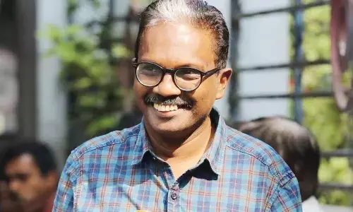 പാര്ശ്വവല്ക്കരിക്കപ്പെട്ട സമൂഹത്തിന്റെ കഥകളെ മാന്യതയോടെ സമീപിക്കണം: ഡോ. ബിജു പാര്ശ്വവല്ക്കരിക്കപ്പെട്ട സമൂഹത്തിന്റെ കഥകളെ മാന്യതയോടെ സമീപിക്കണം: ഡോ. ബിജു