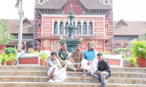 സ്വന്തമായി ജീപ്പ് വാങ്ങി, സിനിമയില് അഭിനയിച്ചു; ഉറച്ച കാല്വെപ്പുകളുമായി ചോലനായ്ക്കര് സ്വന്തമായി ജീപ്പ് വാങ്ങി, സിനിമയില് അഭിനയിച്ചു; ഉറച്ച കാല്വെപ്പുകളുമായി ചോലനായ്ക്കര്